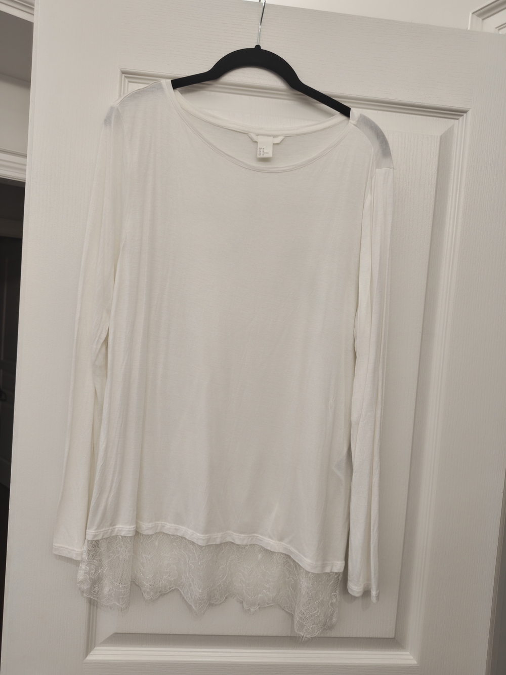 Vintage Y2K Women’s Cream Long-Sleeve Lace-Hem Top